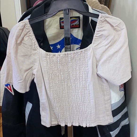 🐻🐻ABERCROMBIE & FITCH BEIGE BLOUSE🐻🐻 - Picture 2 of 2